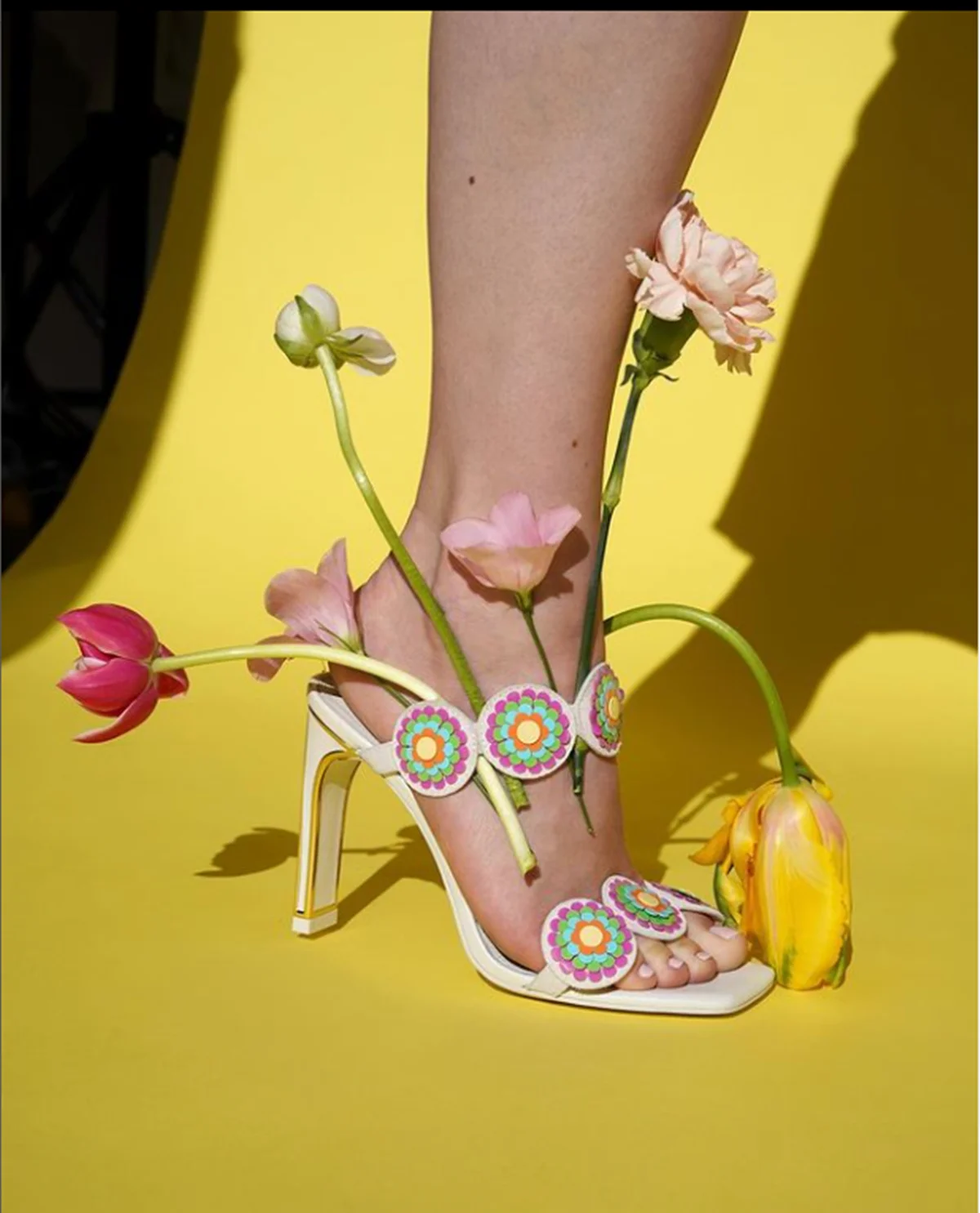 Single Straps With Round Colored Flower Pattern Decoration Block Heels Slippers Open Toe Slingback Hollow Women's Party Shoes