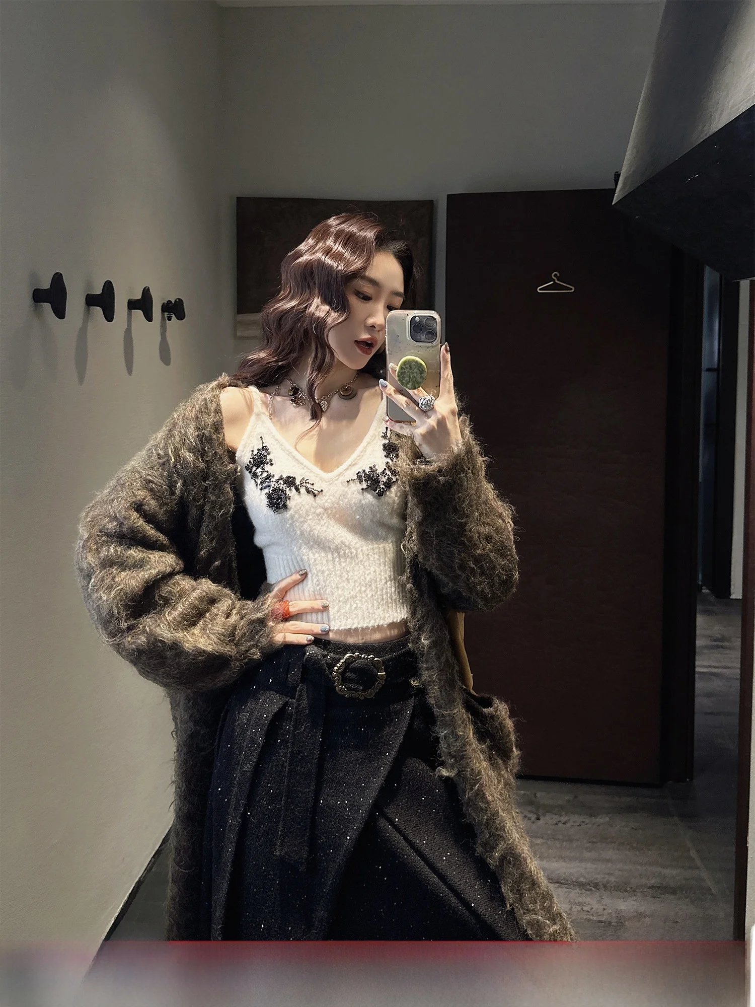 

Женский трикотажный жилет Sanji Bla Flower в новом китайском стиле с вышивкой бисером, базовый слой, модная внутренняя одежда, облегающий, для повседневной носки...