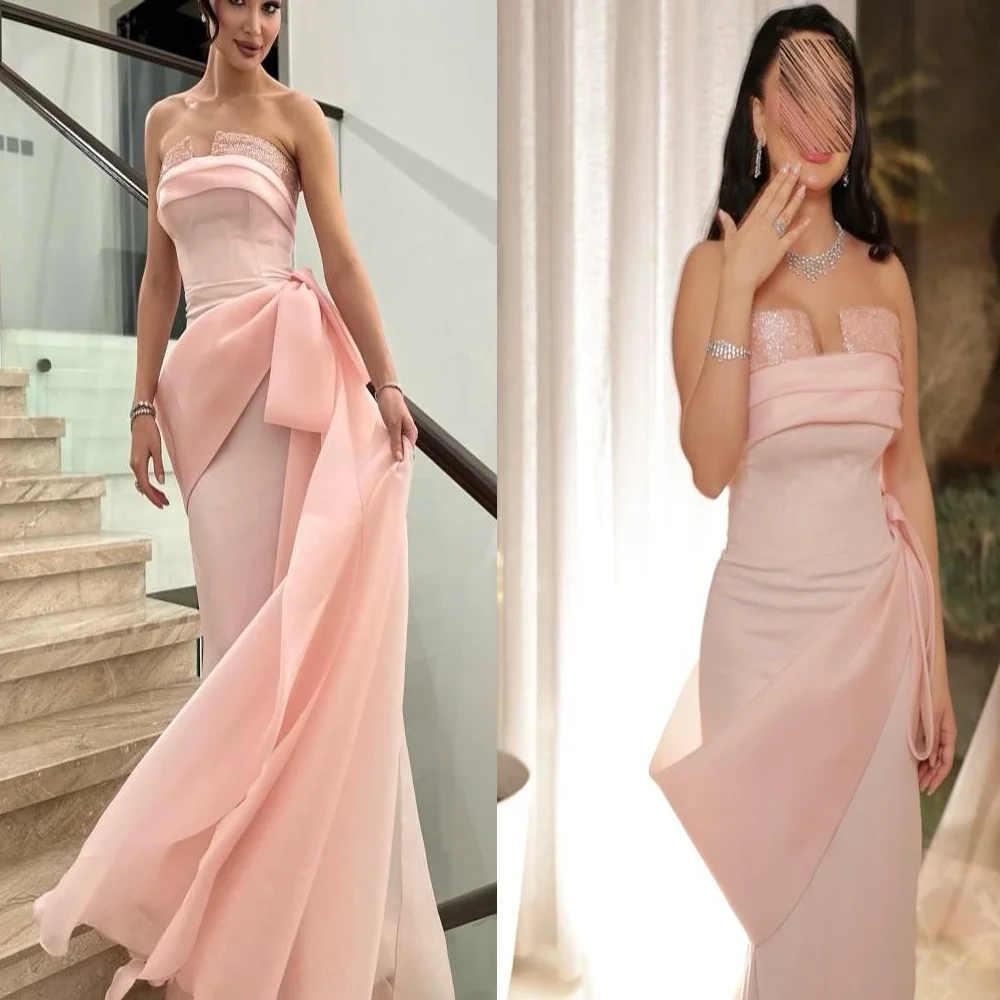 

Elegant Boat Collar Satin Pleated Formal Evening Gowns Backless Ruched Sheath Long Sweep Court Prom Saudi Dress with Sequins