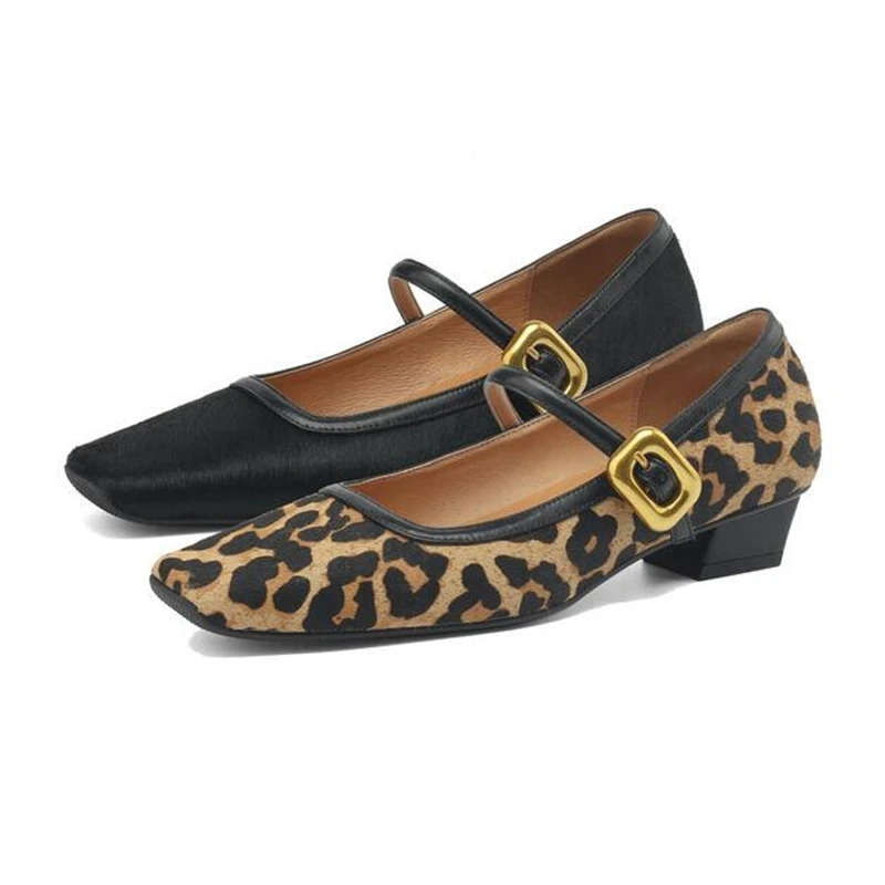 Scarpe Mary Jane da donna 2024 Nuova bocca superficiale Tacco spesso Piccole scarpe in pelle Stampa leopardata Capelli di cavallo Tacchi alti da donna