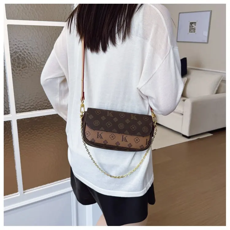 

2026 New Color Chain Underarm Bag, Unique Small Square Crossbody Purse, Designer-inspired Versatile for Casual Daily Outing