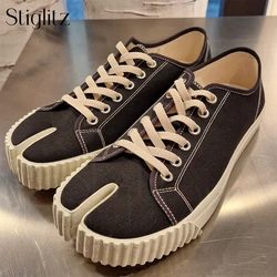 Tabi Canvas Shoes for Men Novelty Designer Style Round Split Toe Sneakers Lace up Fashion Flat Shoes Custom Colors Casual Shoes