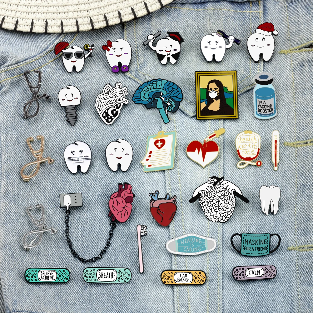 30 Style Medical Enamel Pin Stethoscope Organs Heart Metal Chain Toothbrushes Teeth Knitted Brain Brooch Doctor Nurse Mask Badge