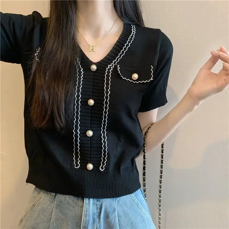 Suéter feminino fino com decote em v, manga curta, tops finos e chiques de malha, botão listrado emendado, moda de trajeto com todos os fósforos,