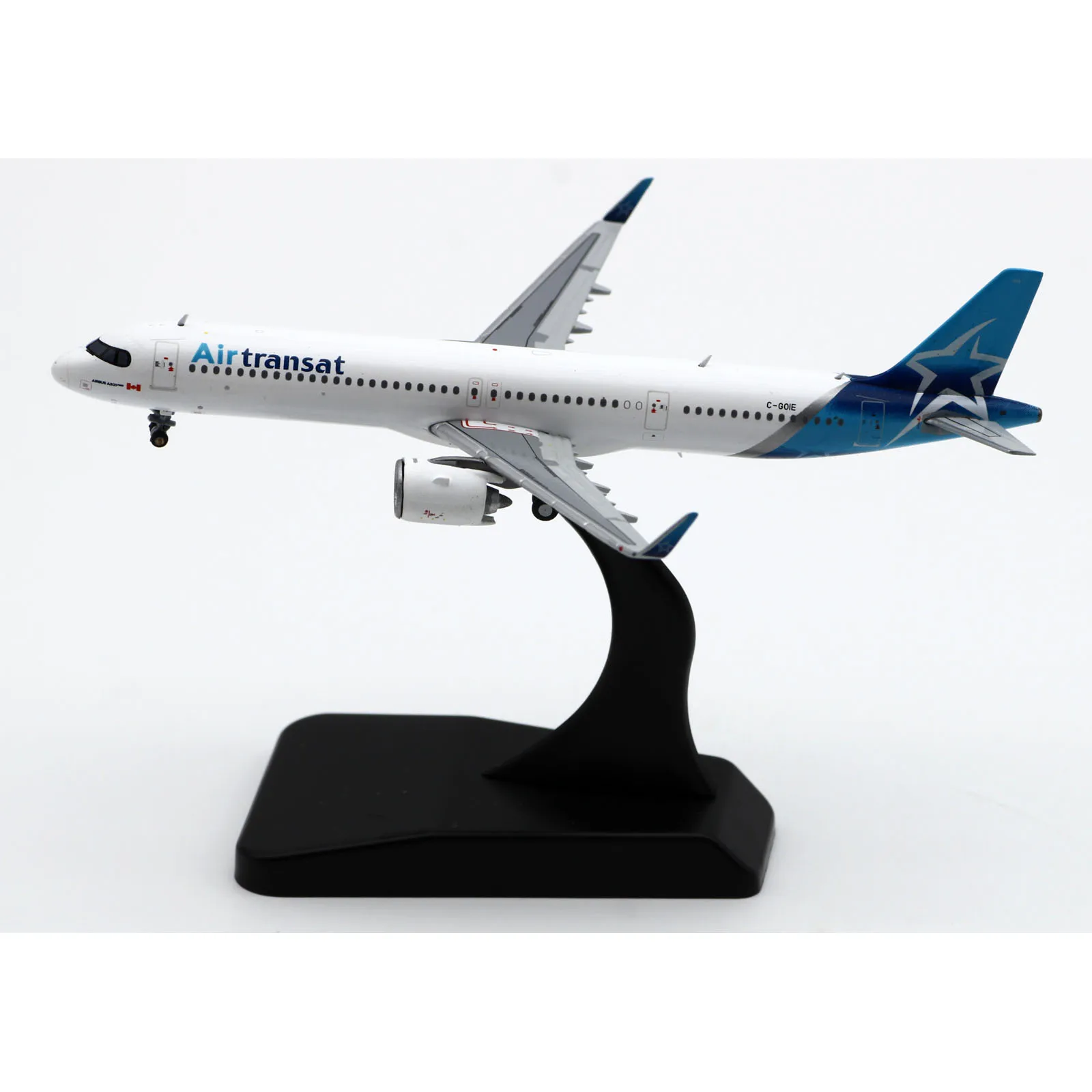 XX4195 Alloy Collectible Plane Gift JC Wings 1:400 Air Transat Airbus A321neo Diecast Aircraft JET Model C-GOIE  With Stand