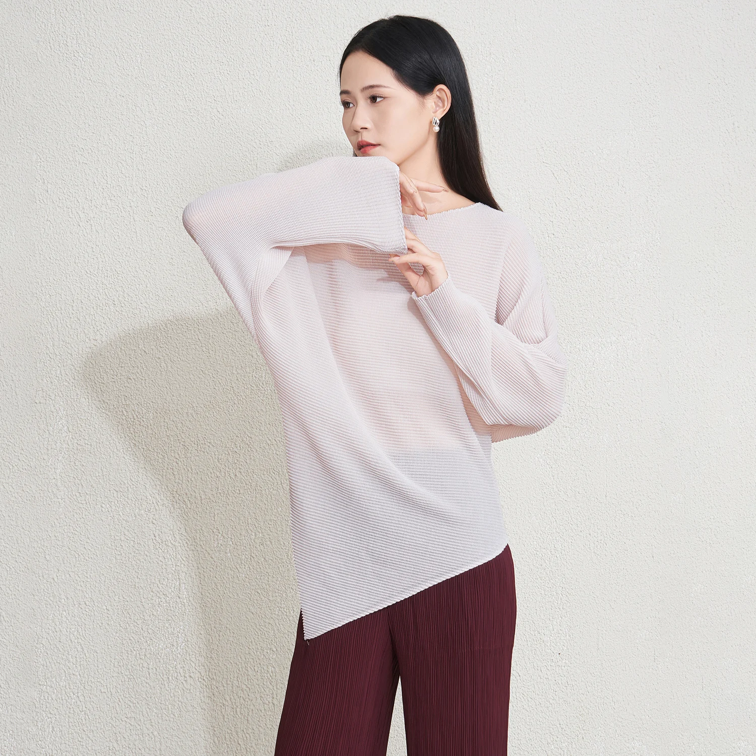 2025 Miyake blusa plisada moda suelta dobladillo asimétrico tejido Casual Top mujer Jersey suéter