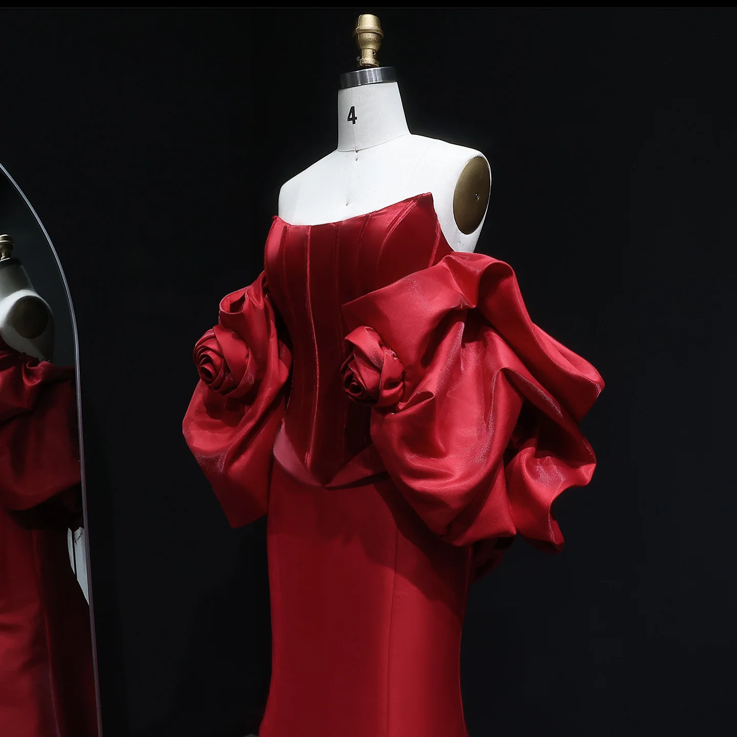 Sharon Said Elegantes weinrotes Meerjungfrau-Abendkleid mit Umhang, 3D-Blumen, Rüschen, Satin, Damen-Hochzeitsparty-Kleider SF200, individuell gestaltet