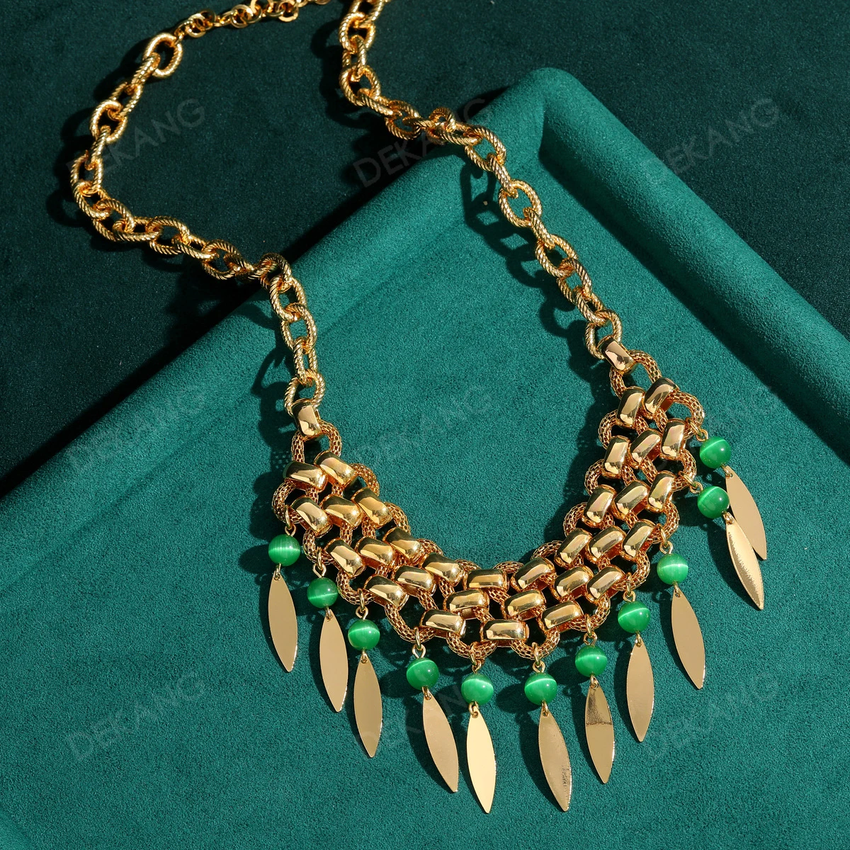 Green Glazed Hand-Beaded Fan-Shaped Baroque Collarbone Chain