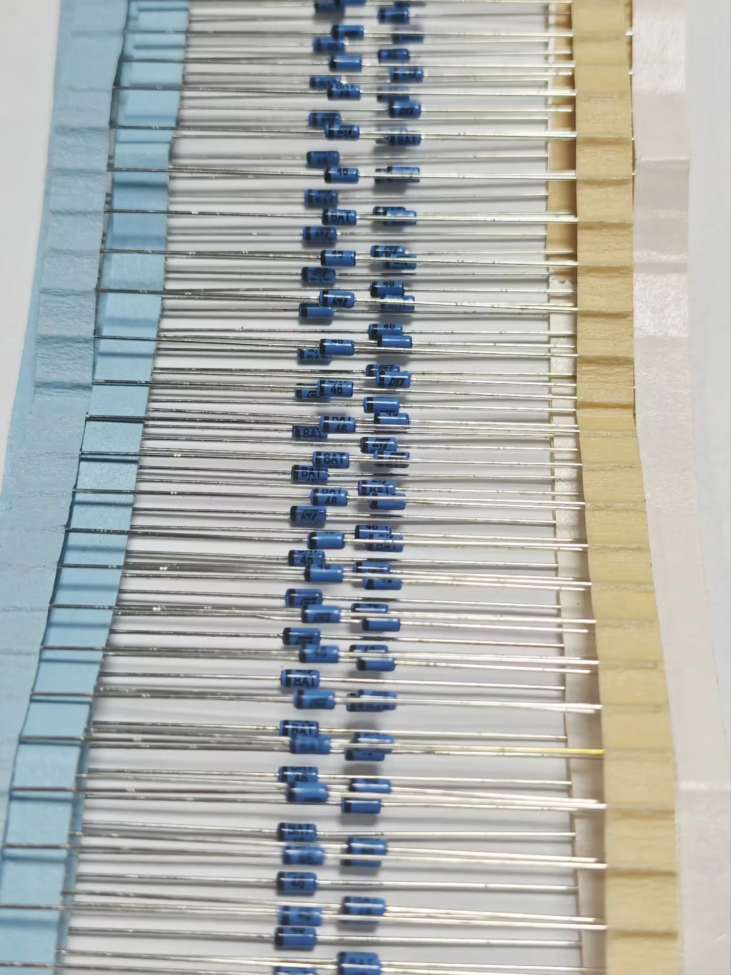 100PCS Original BAT41 BAT42 BAT46 BAT43 BAT48 DO35 Schottky Diodes