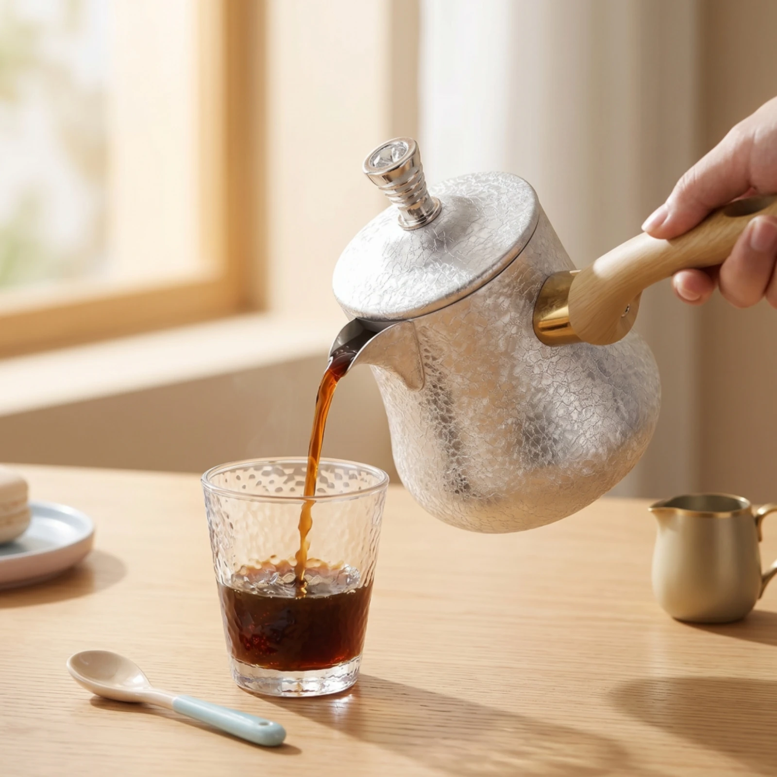 Coffee Pot with Wooden Handle Hammered Milk Warmer with Spout Coffee Milk Warmer Stainless Steel Saucepan Long-Lasting