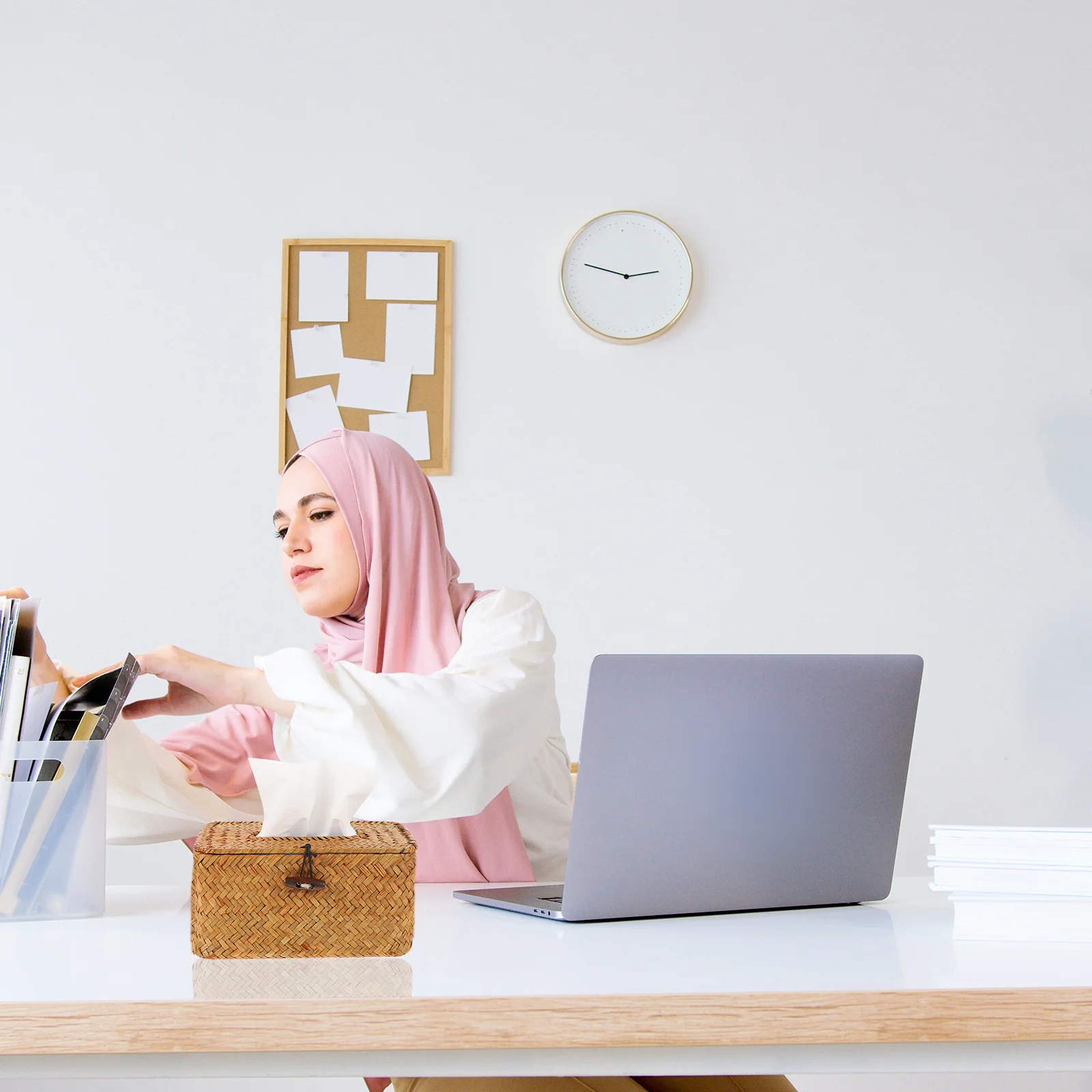 

Hand-Woven Rattan Paper Box Delicate Tissue Container Stylish Natural Look Suitable for Various Scenes Home Office
