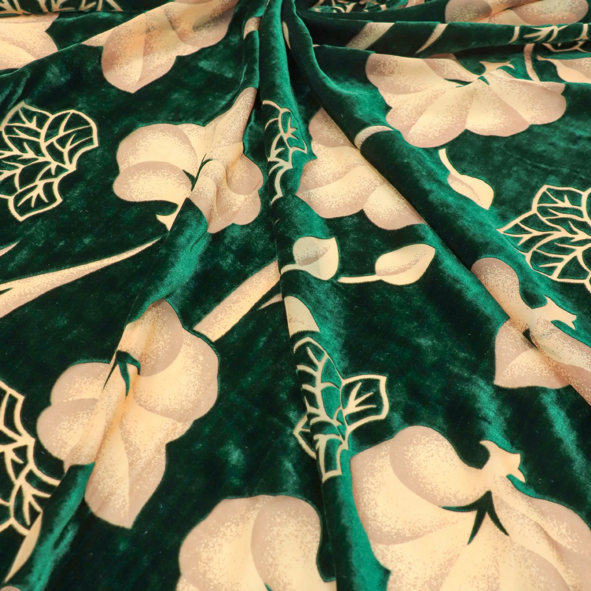 

Green Silk Velvet Fabrics , Imitated Silk Fabric, Brocade Tulle Fabric Dirac Women's Wedding Dresses Material