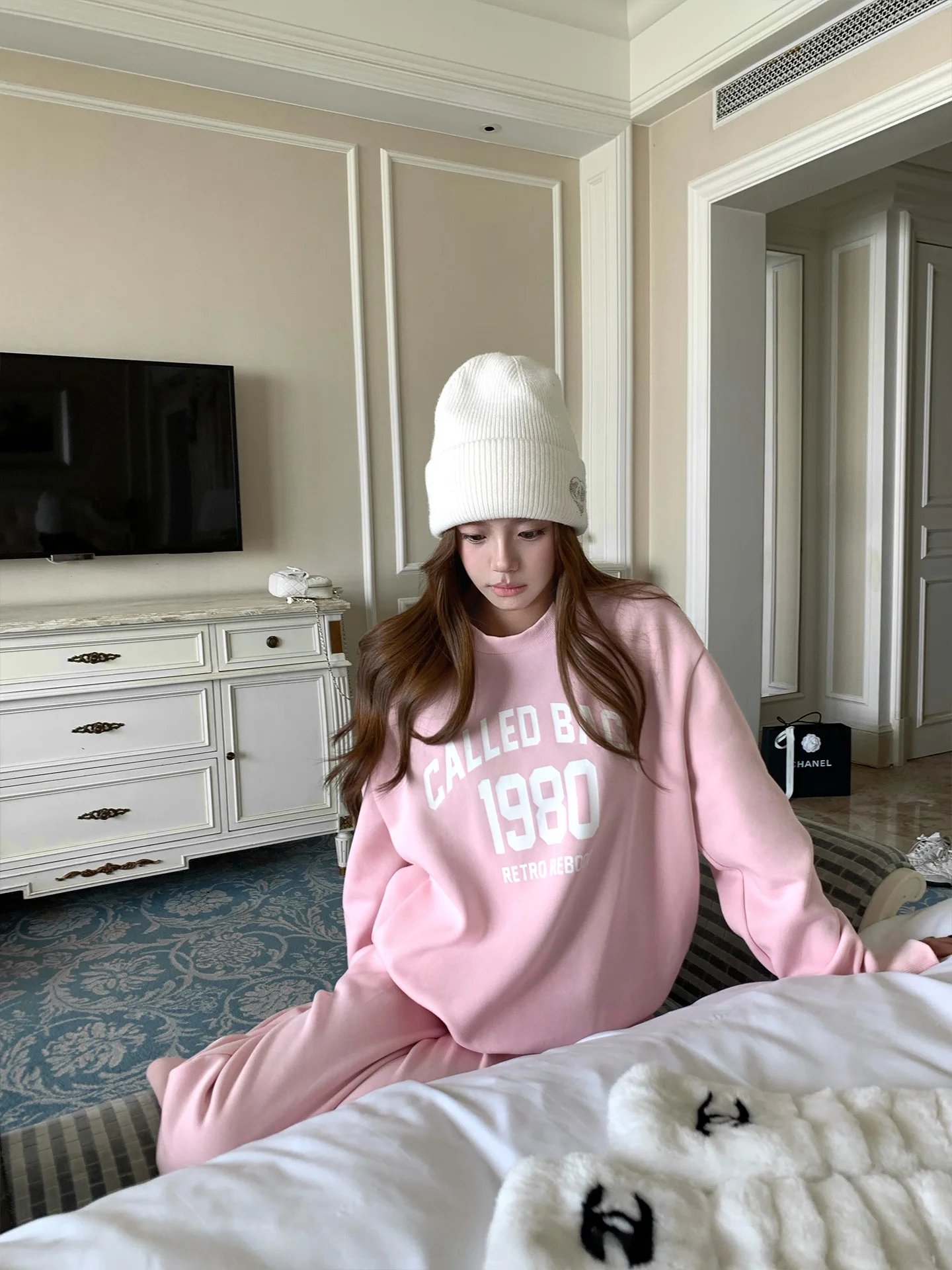 

Розовый базовый комплект из вязаного худи свободного кроя и длинных брюк для девочек, повседневный, удобный, с круглым вырезом, двухкомпонентный костюм, осенняя мода