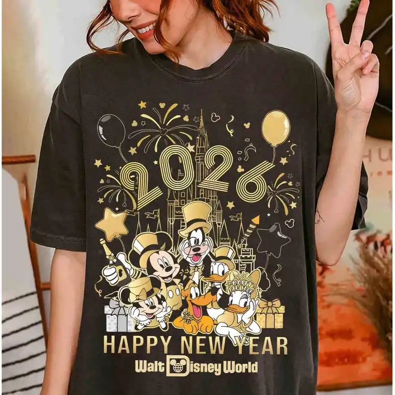 2026 قميص ميكي والأصدقاء للعام الجديد السعيد للألعاب النارية، تي شيرت والت ديزني ماجيك كاسل، رحلة عائلية 2026 قميص