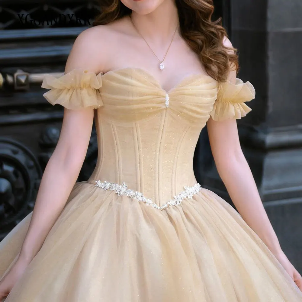 Abito Quinceanera in oro champagne 2025 Abito da ballo con applicazioni di perline con scollo a V Prom Sweet 15 16 anni Abito da sposa per festa di compleanno per ragazza