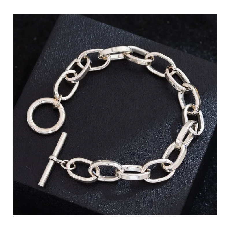 

Браслет с овальной пряжкой и переплетающимися элементами Cold Wind: Женский, нишевый дизайн, высококлассный, модный, элегантный аксессуар