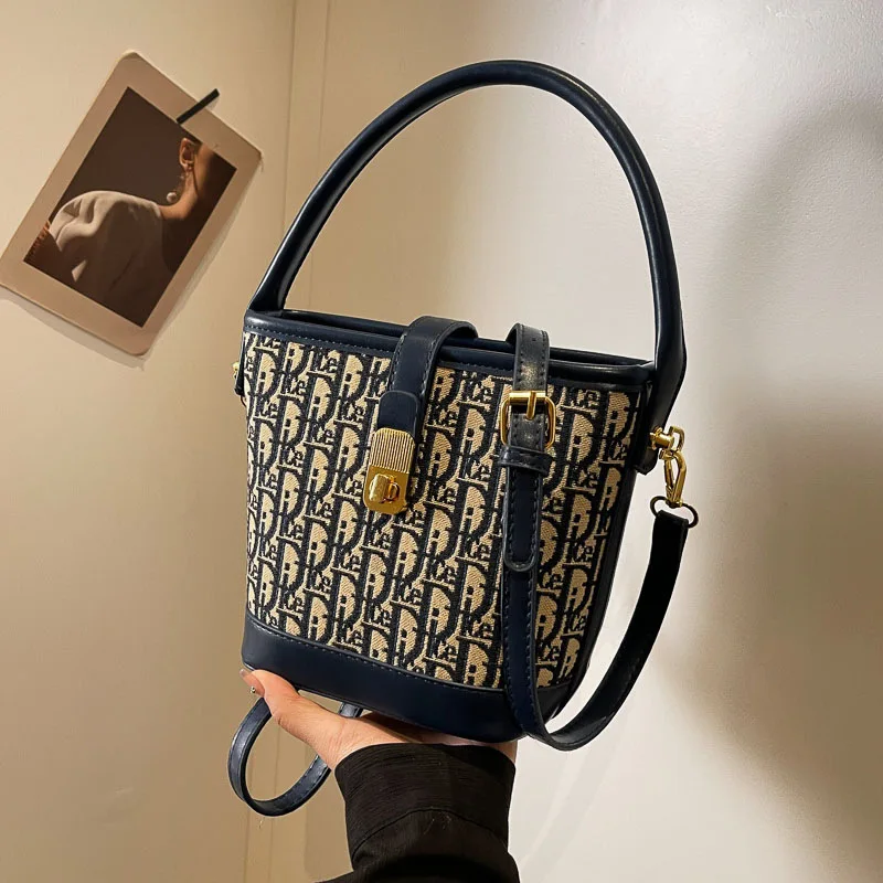 

2025 Fall Winter Vintage Bucket Bag for Women Niche Designer Shoulder Purse Adjustable Crossbody Strap with Top Handle