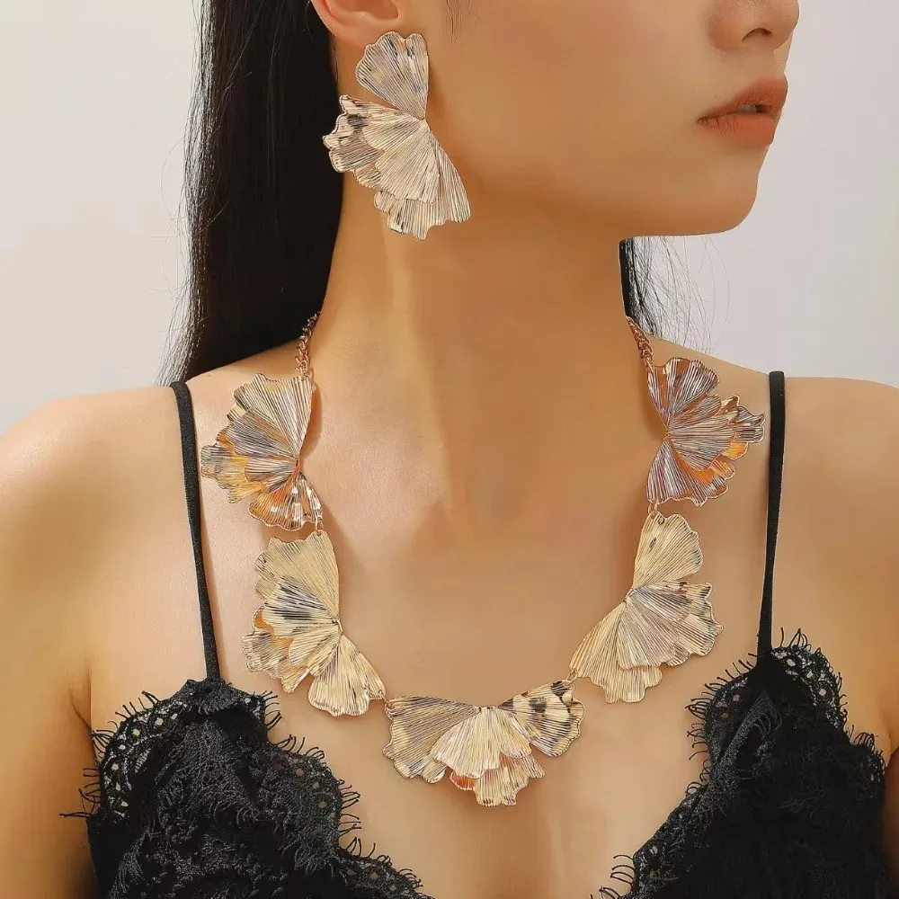 Korea Temperament Irregular Pleated Flower Ginkgo Leaf Stud Earrings Necklace Set for Women Personality Designer Jewelry Gifts