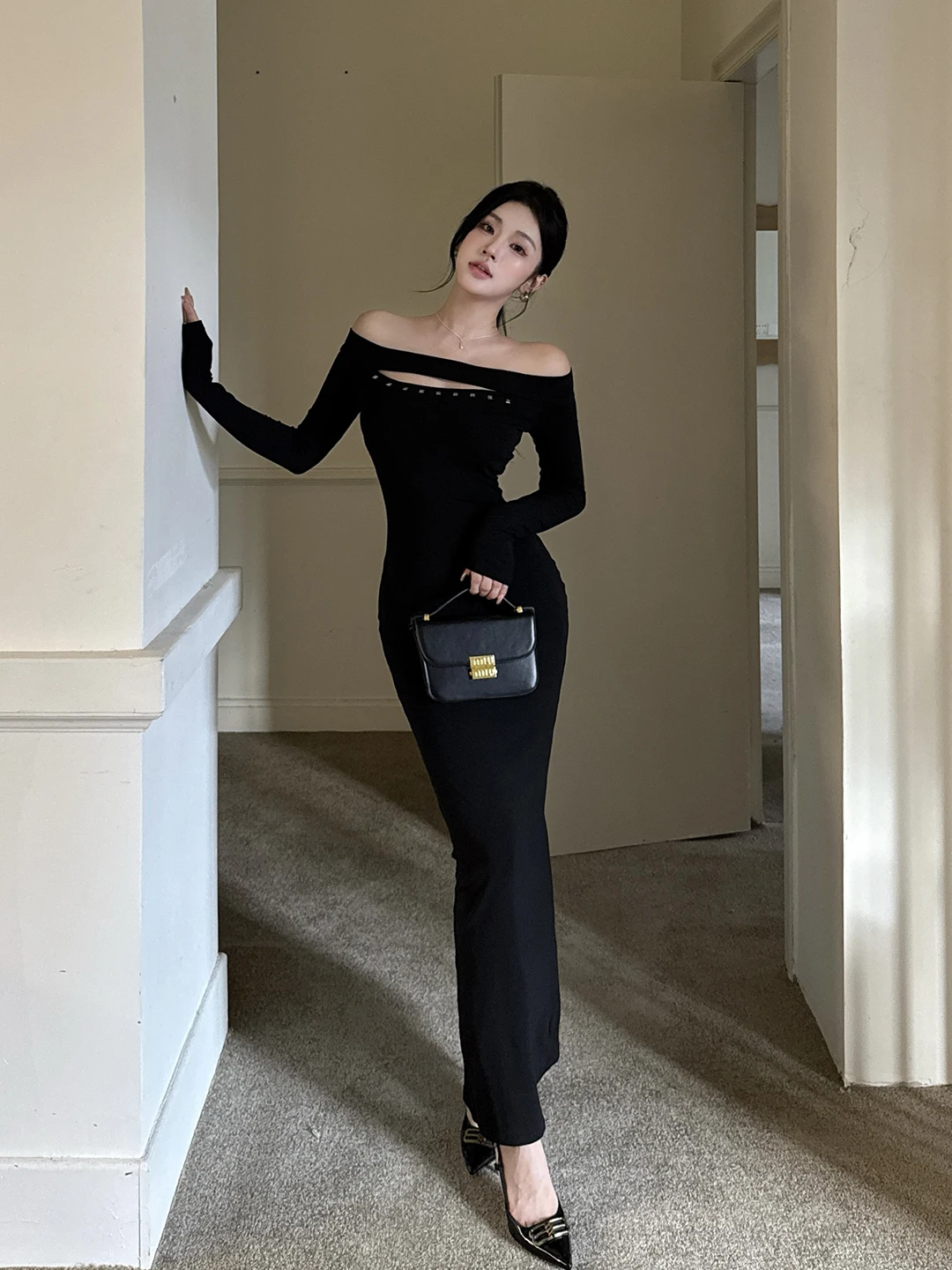 Vintage Fashion Influencer - Dar Kesim Elbiseler Güller Kadın Modası