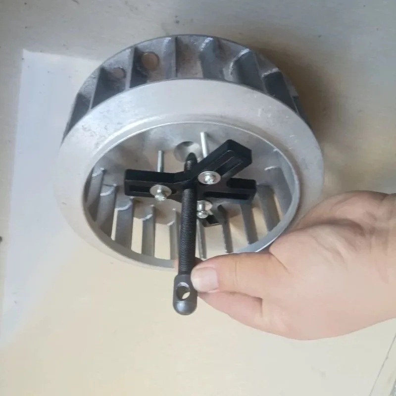 Chainsaw flywheel disassembly tool lawn mower disassembly tool assembly device upgrade new flywheel Lamar