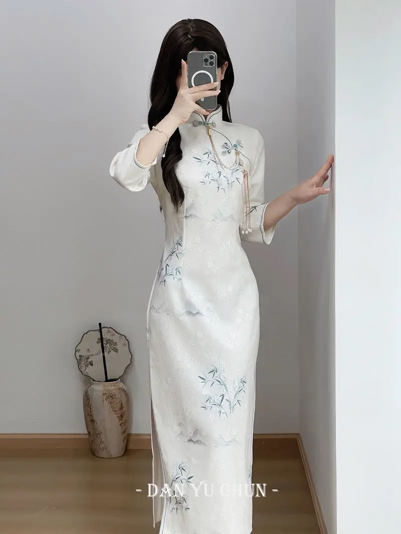 

Свежий белый Cheongsam, современное элегантное Ципао с рукавами 3/4, 2025 год для молодых женщин, китайское платье для чайной церемонии
