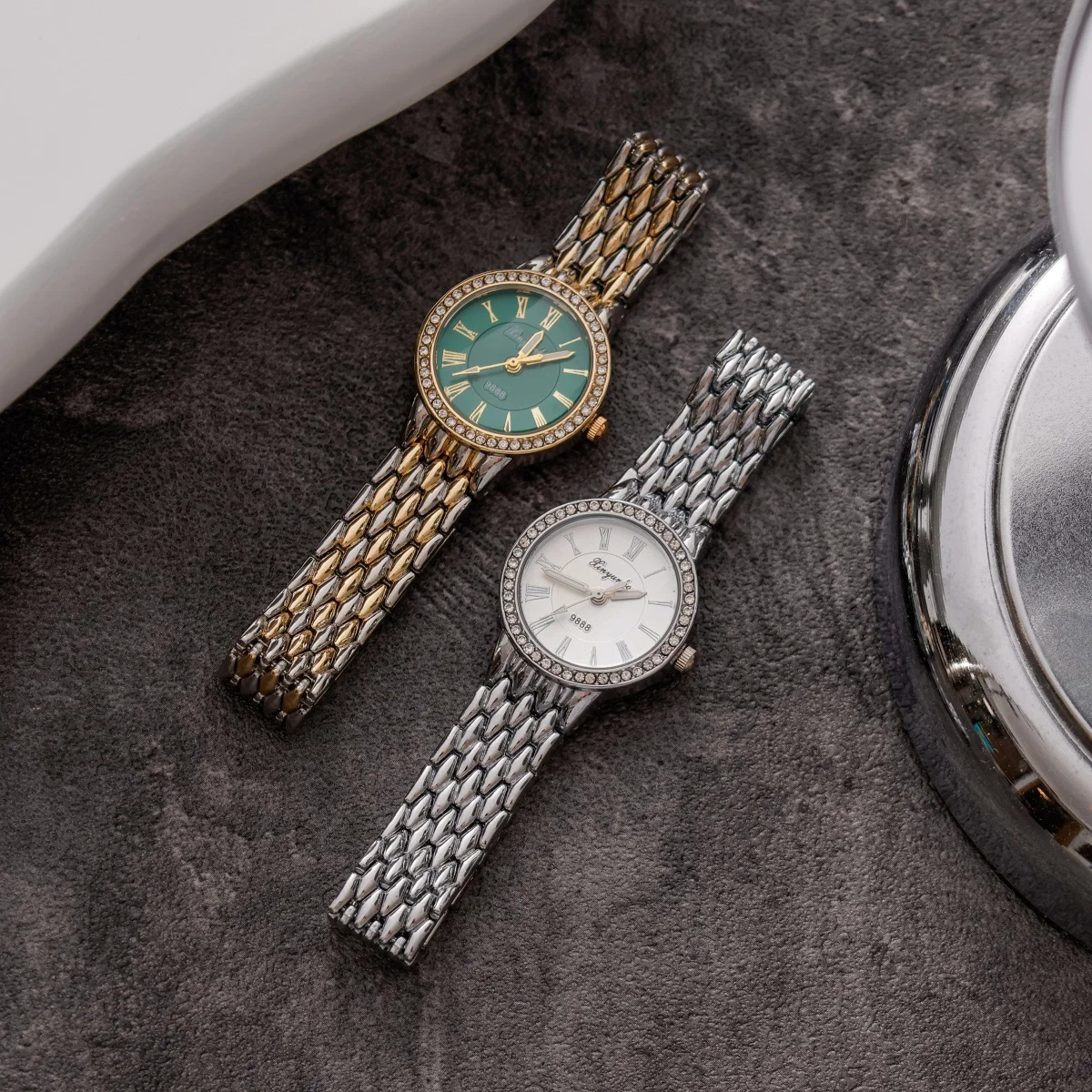 

Women Quartz Wrist Watch Stylish Round Dial Rhinestone Inlay Exquisite Alloy Bracelet Watch Fashion Accessories Mother Wife Gift