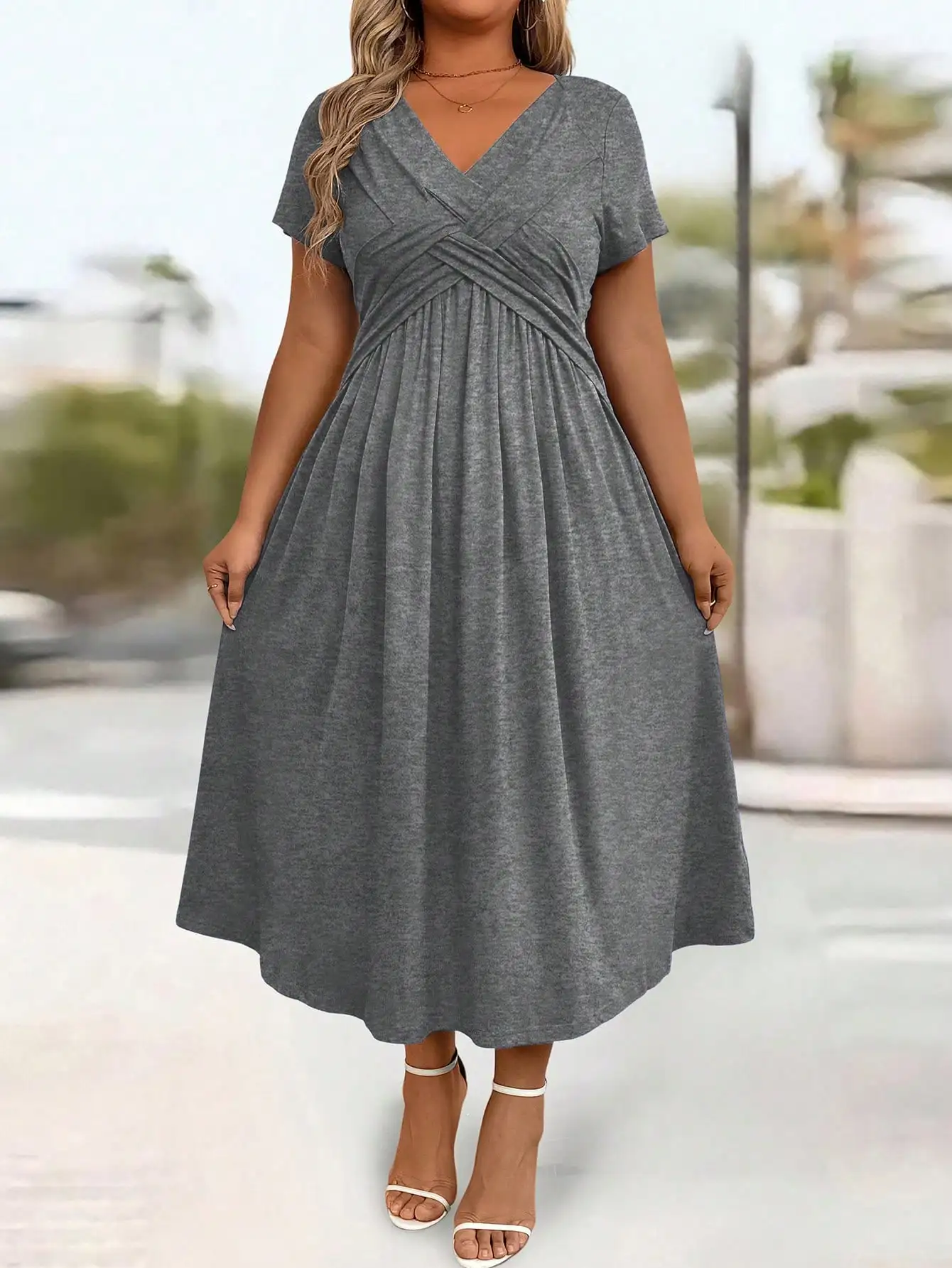 

Plus Size V-Neck Short Sleeve Pleated Casual Midi Dress