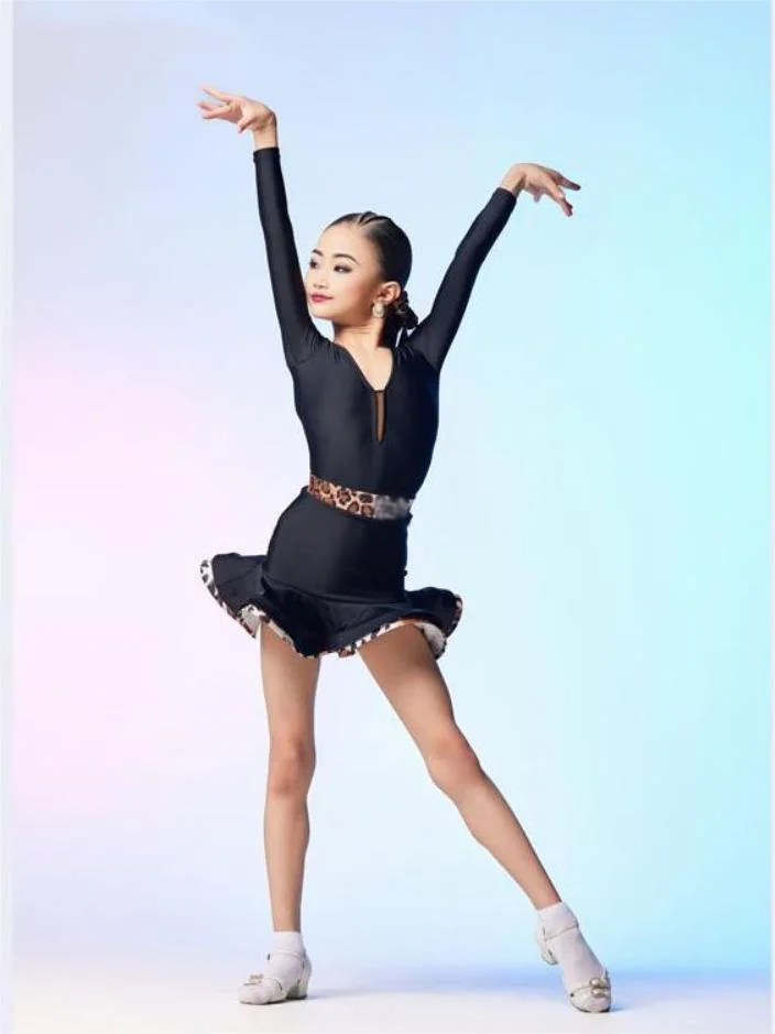 

Индивидуальный женский костюм для латинских танцев для взрослых девочек, высококачественный комплект для соревнований с леопардовым принтом, тренировочное платье в диком стиле