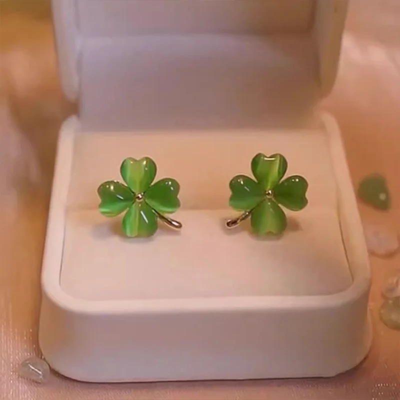 Fashionable Green Leaf Small Stud Earrings Chic Gold Color Metal Posting Earrings Tiny Daily Wear Jewelry For Women