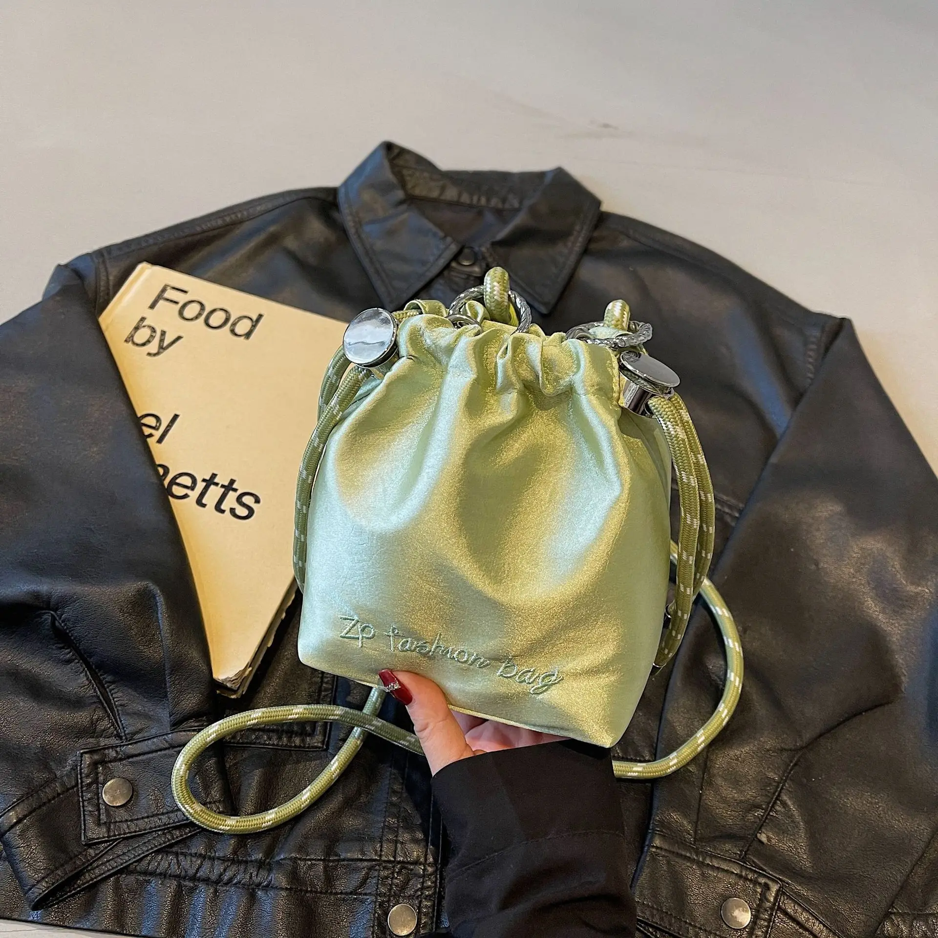 

Fashion Letter Pattern Design Folded Crossbody Bag Japanese Korean Women's New Style Canvas Soft One Shoulder Bucket Bag