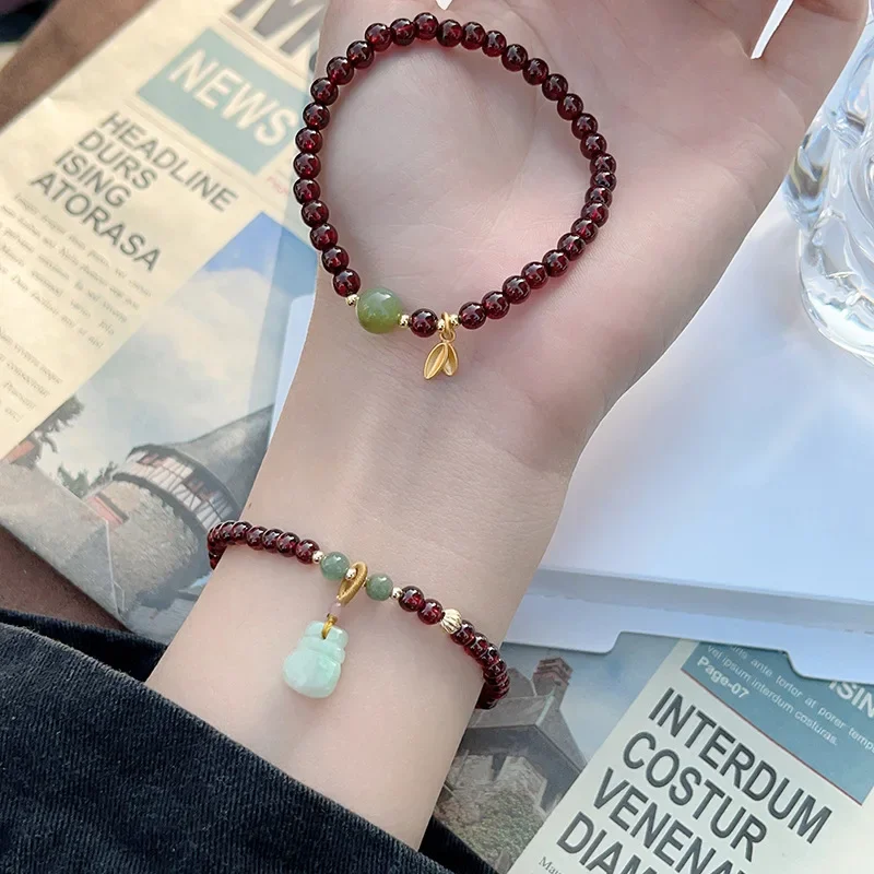 

Unique Crystal Beads Bracelet with Natural Garnet Charms Pendant Women Fashion Jewelry High Quality Hand String Christmas Gifts