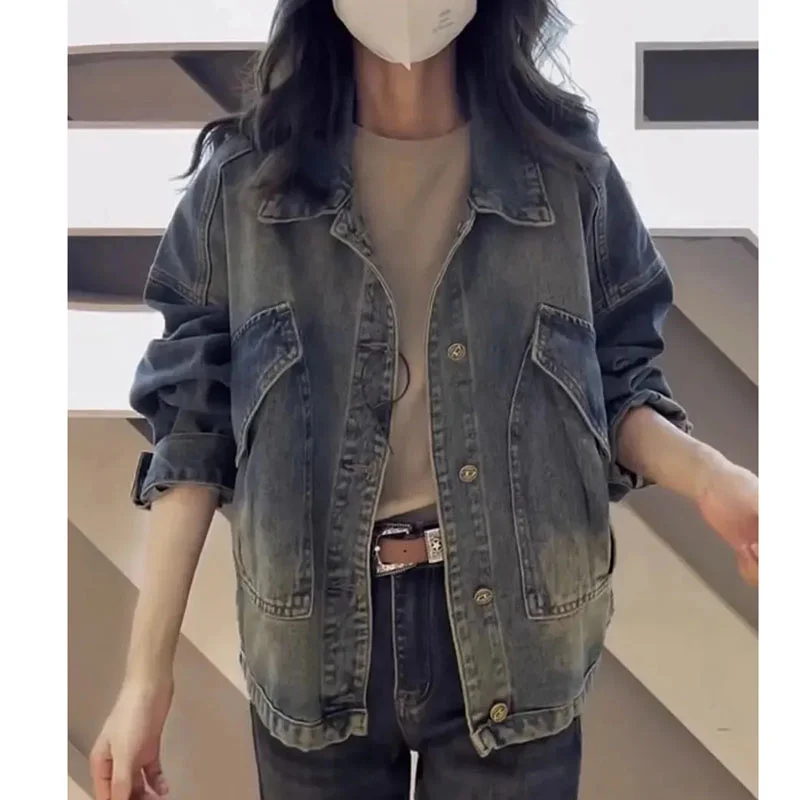 

Короткое пальто из джинсовой ткани в стиле ретро для женщин, весна-осень 2026, популярный новый свободный и универсальный джинсовый топ с длинными рукавами, карманный оверсайз