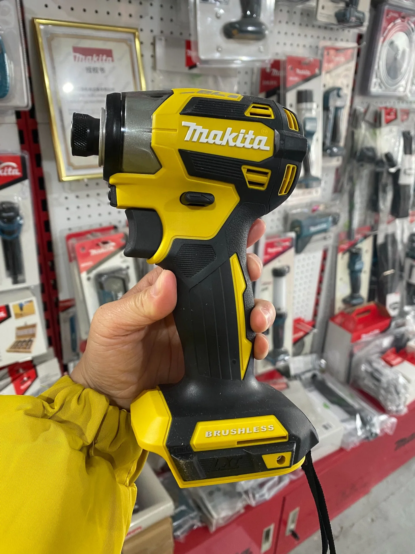 Makita DTD173 Japan  Version Brushless 18v Lithium Impact Driver Power Tool Multi-function Tool  Original and authentic products