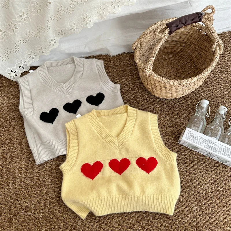 

Girls Vest 2025 Spring and Autumn New Product Love V-neck Color Contrasting Korean Cute Knitted Tank Top Stacked