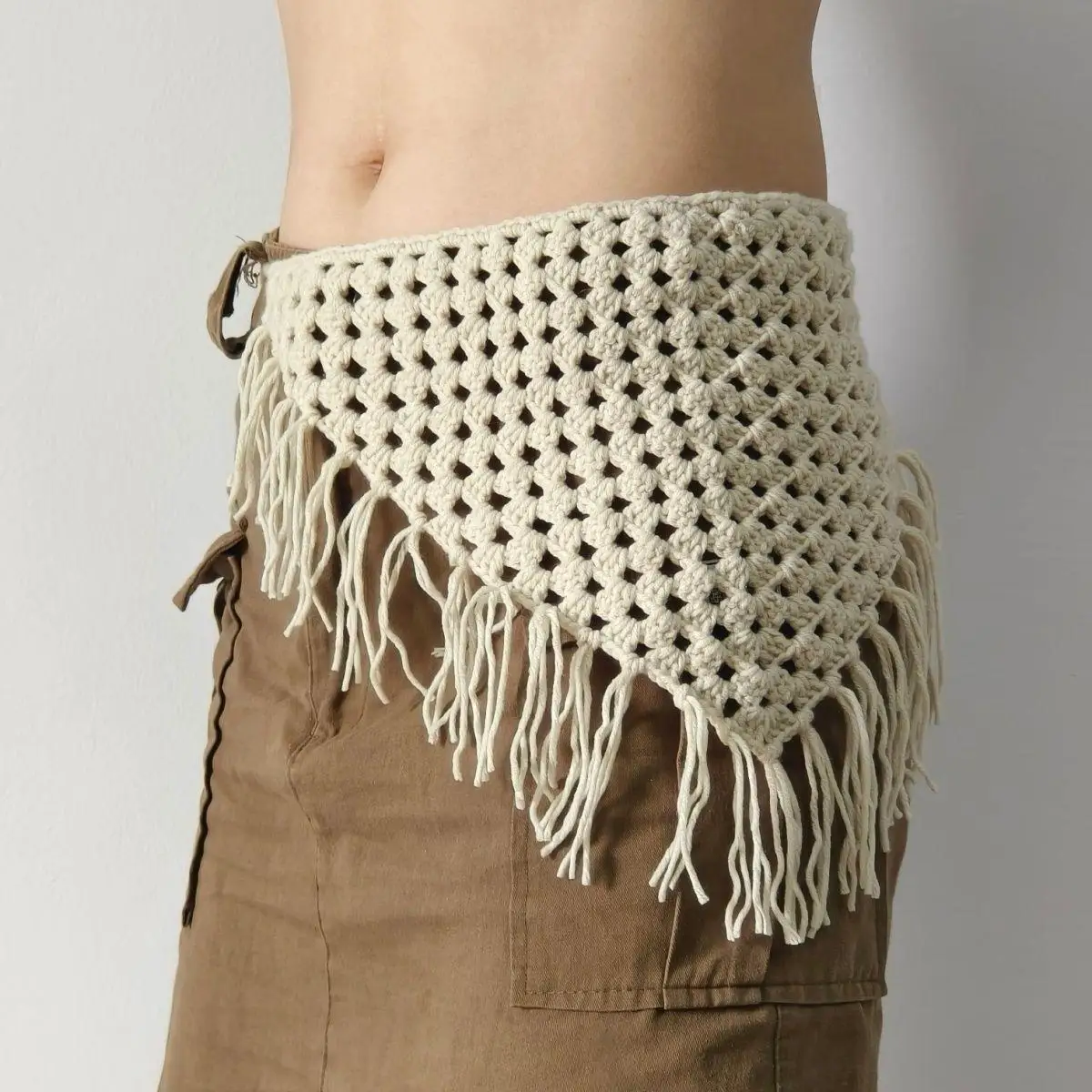 New triangular waistband with hollowed out straps for spicy girls, fashionable pairing with scarves and waist scarves