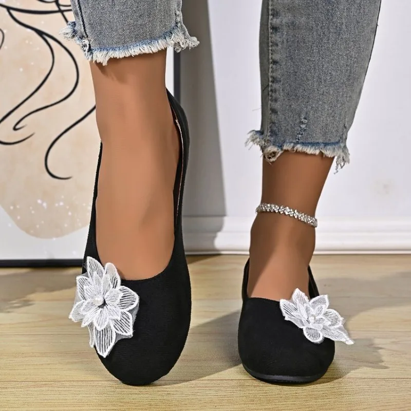 Women's Flats Round Toe Flat Slip-On with Textured Upper and Lace Flower Applique for Daily Casual Walking Strolls and Meeting