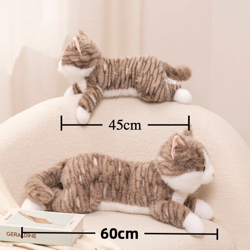 Lebensechte liegende Katze in 3 Farben, Plüschtier, weiches Stofftier, süße Plüschpuppe, liegend, lustiges Kätzchenkissen mit langen Armen, als Geschenk für Mädchen – Detail 1