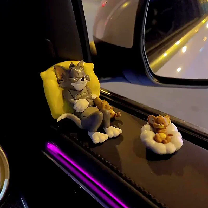 Tom Jerry-coche para dormir, decoración de juguetes, figura de Anime, muñeca de Pvc, accesorios de tablero antideslizantes seguros, regalos de adorno de escritorio Tomjerry