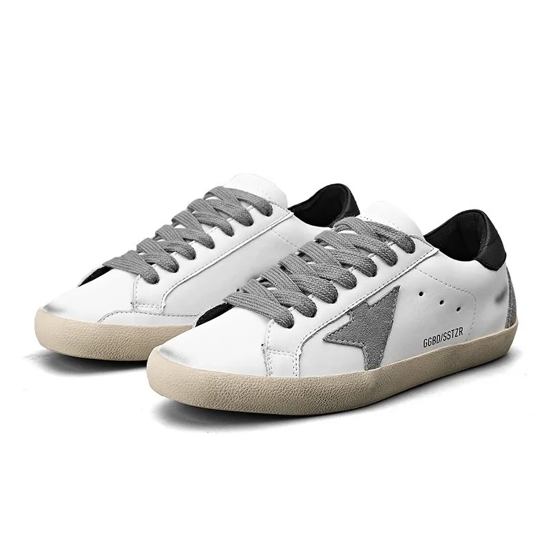 

A pair of new-style retro-stained leather casual shoes suitable for both men and women, lace-up flat shoes, street fashion trend