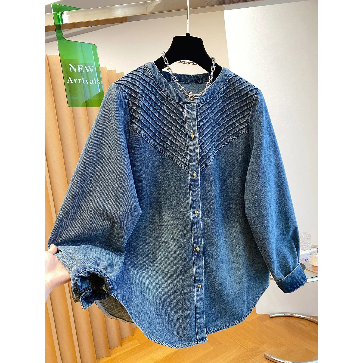

Elegant round Neck Tuck Denim Long Sleeve Shirt Women's Spring 2026 New Top Versatile Large Size European Style Shirt