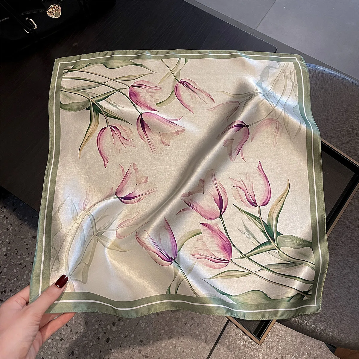 

Новая роскошная шаль 2025, квадратный шарф из 100% натурального шелка, женский дизайнерский шейный платок с цветочным принтом, женский хиджаб, бандана, повязка на голову