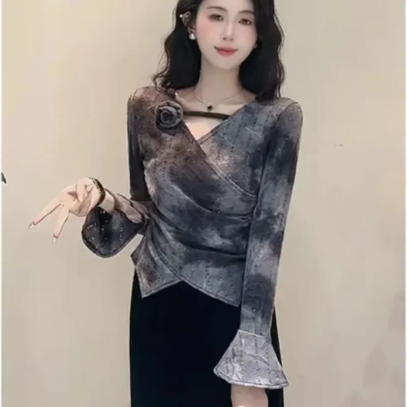 브이넥 타이다이 탑 여성용 2025 봄 가을 디자인 트럼펫 긴팔 니치 이너 셔츠