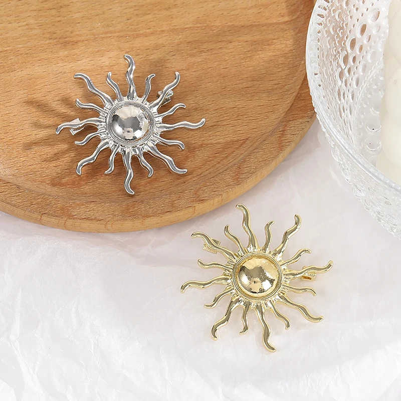 Fashion Simple Golden Sun God Brooch For Women Men Coat Accessories Female Vintage Crystal Brooches Jewelry Accessories Gift