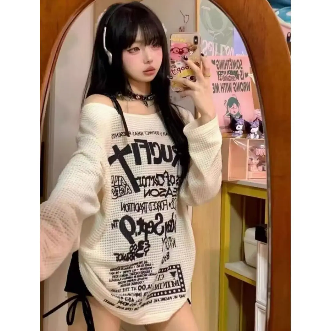 Letter printed off shoulder long sleeved shirt for spring and summer 2024 new loose top  crop top women