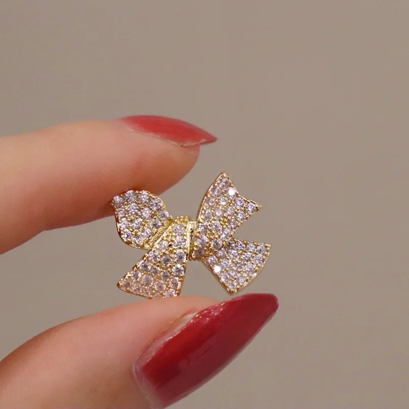 Lovely Small Mini CZ Bowknot Brooches For Women Crystal Pin Buckle Lady Fashion Clothing Accessories