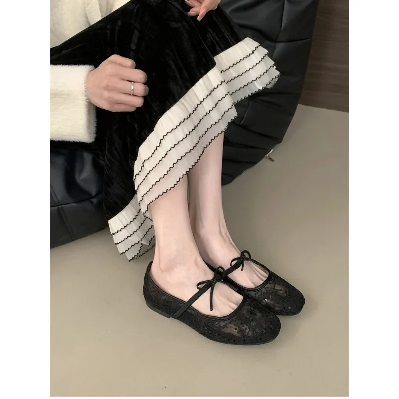 

Fashion Slip On Comfort Street Style Soft Sole Female Dress Flats 2026 Spring Lace Women Mary Jane Shoes