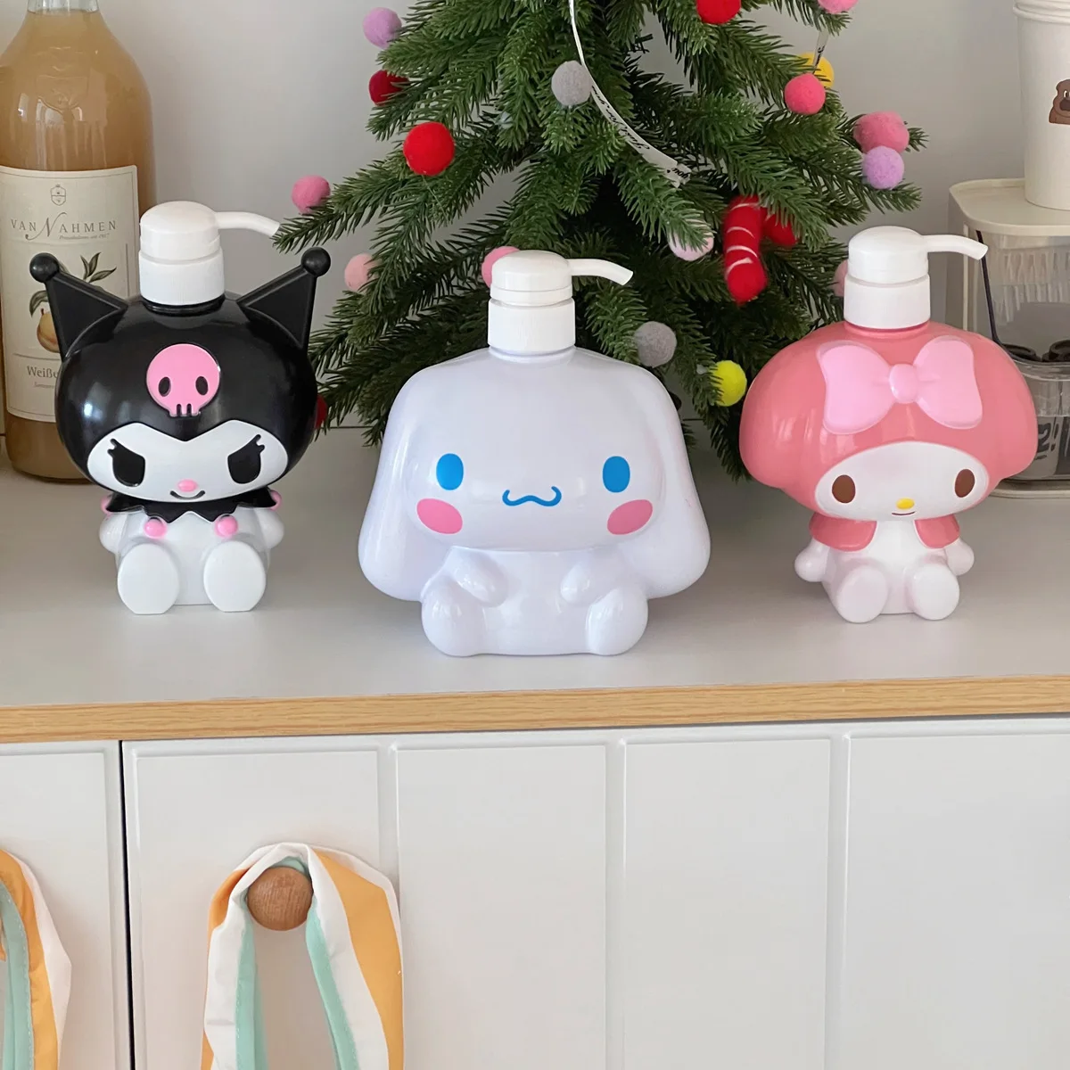 Sanrio Hello Kitty My Melody Cinnamoroll Kuromi Anime Lotion Bottle Press Dispenser Bottle Shampoo Bath Bottle Large Capacity