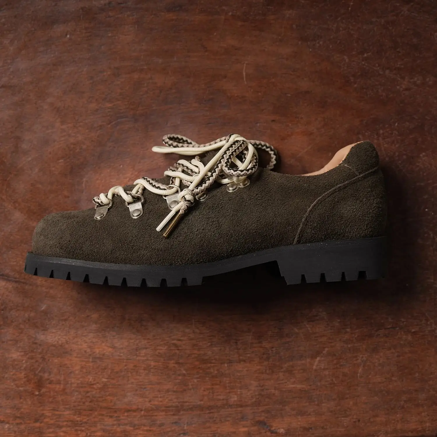 

2026 New Outdoor Hiking Mountain Shoes Men's Retro Leather Slip-On British Style Fleece Skateboard Shoes Casual Leather Shoes