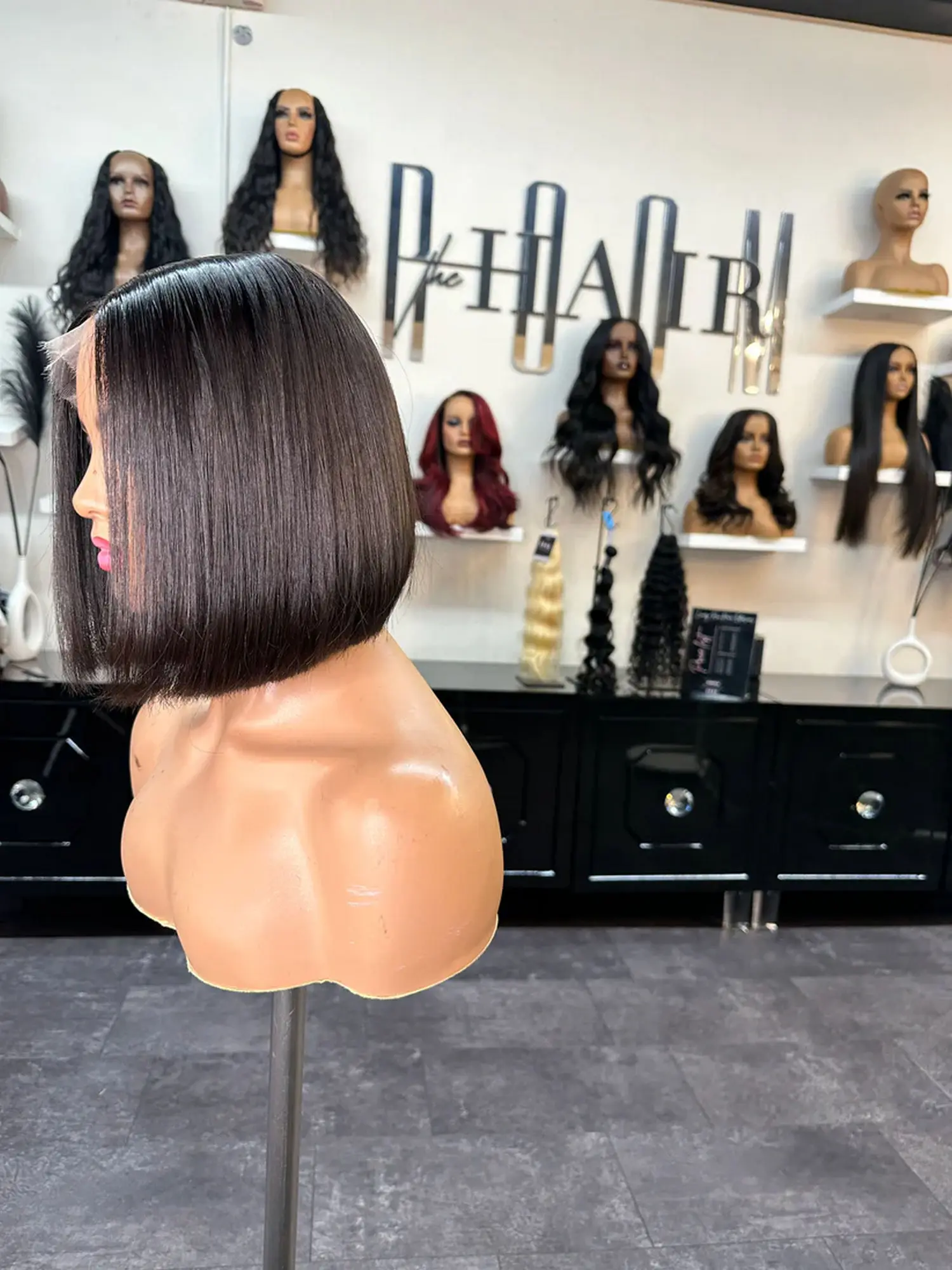 12 Inches Middle Part Dark Wigs Soft Natural Straight Bob High Quality Synthetic HD Lace Front Wig Pre Plucked Hairline Wigs
