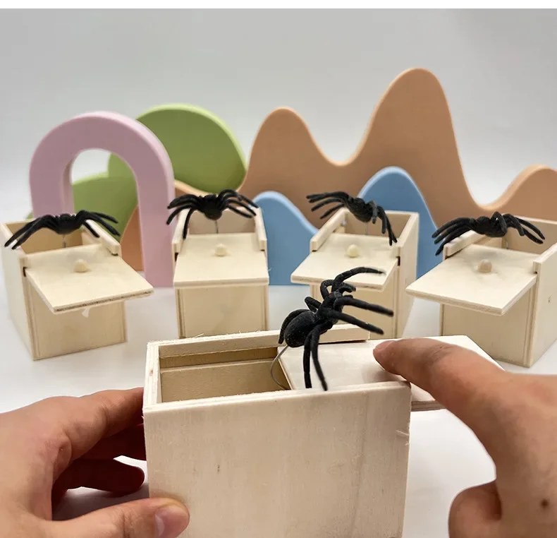 Popularny drewniany pudełko-pająk - straszne rekwizyty do psikusów dla dorosłych, przerażająca zabawka-żart i mały prezent-niespodzianka